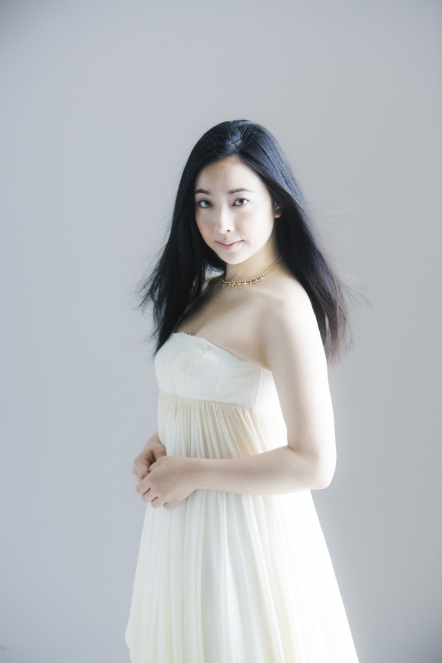 小林沙羅(ソプラノ) ©NIPPON COLUMBIA